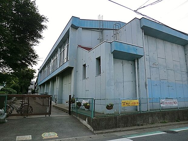 富士見市立水谷小学校(約820m)