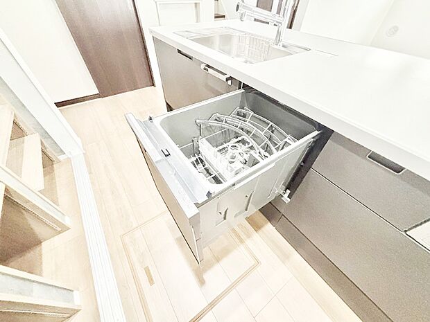 【食洗機】面倒なお片づけは食洗機にお任せ！家事の負担が減って、時間にも気持ちにもゆとりができます。