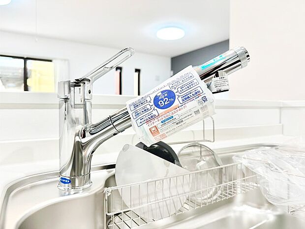 【浄水器】いつでも清潔なおいしいお水を。一つの水栓で水道水と浄水を使い分け。