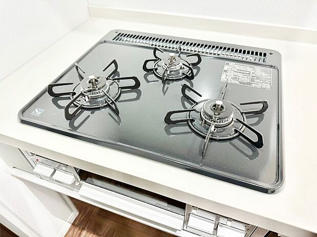 【三ツ口コンロ】三口ガスコンロでお料理が一気にはかどりそう。