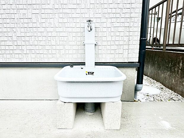 【その他現地】外水栓があると、庭のお手入れやちょっとした手洗い・洗車に便利です