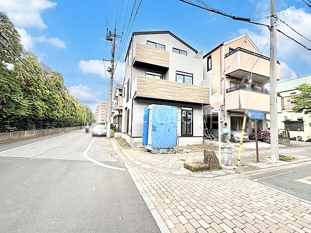 【前面道路含む現地写真】前面道路はきちんと整備されています  