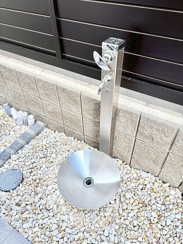 【その他現地】外水栓があると、庭のお手入れやちょっとした手洗い・洗車に便利です！ 