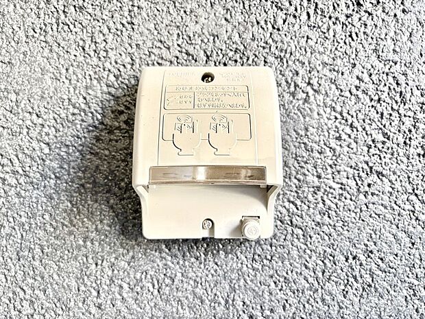 【その他現地】お掃除などに便利な外コンセント