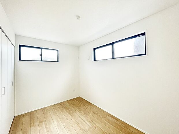 【洋室】爽やかな日差しがお部屋全体を優しく包み込んでくれます