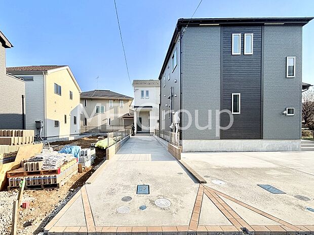 【現地外観写真】たっぷりの陽光と心地よい風が舞い込む住まい 