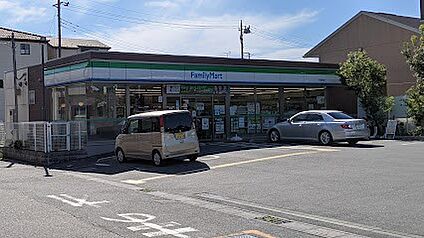 ファミリーマート 川口前川店 400m(5分)