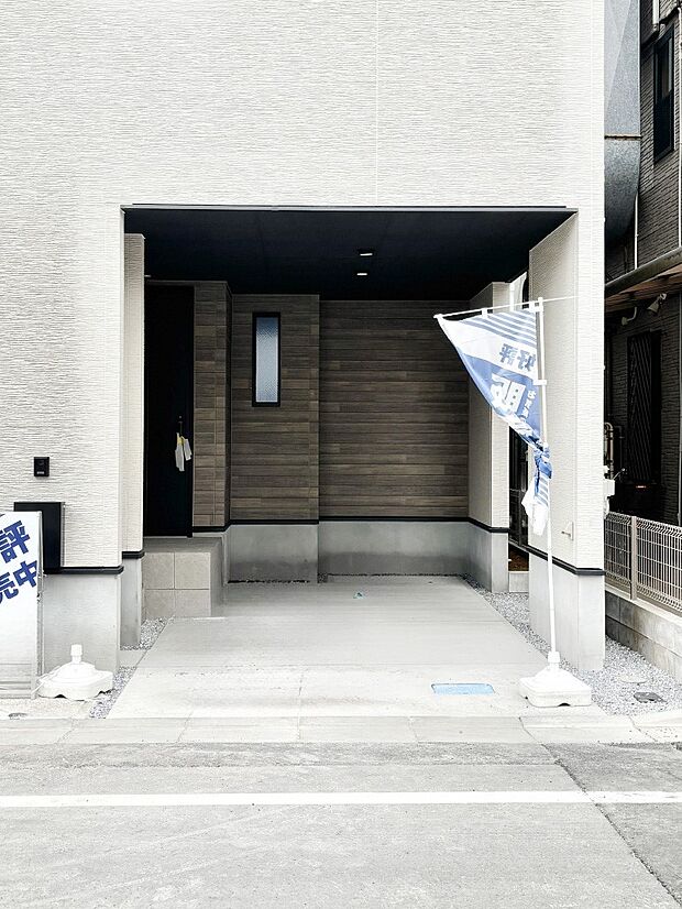 【駐車場】ビルトインタイプは大切なお車を傷や汚れから守ることができます。