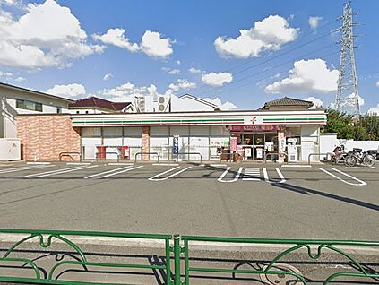 セブン-イレブン練馬西大泉３丁目店 560m