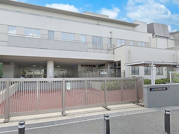 足立区立伊興小学校（約650m・徒歩9分）