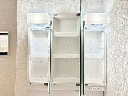 三面鏡裏収納