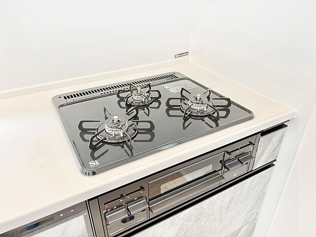 【三ツ口コンロ】三口ガスコンロでお料理が一気にはかどりそう。
