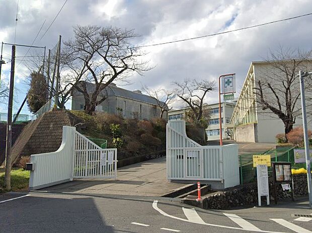 所沢市立山口中学校(約600m)