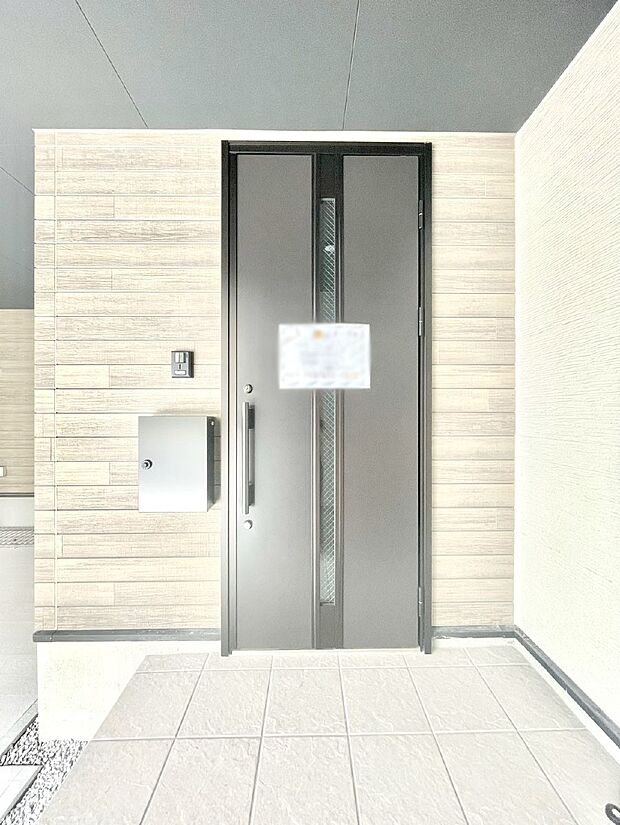 【玄関】大切な家族、来客を出迎える玄関。
