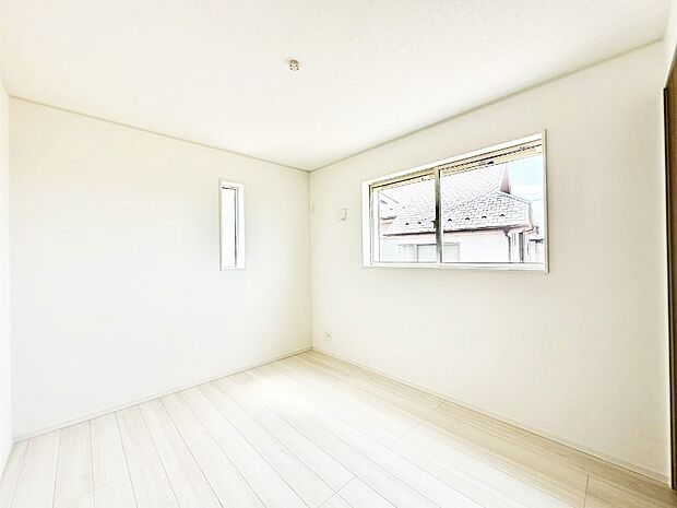 【子供部屋】「無料オンライン相談」受付中！窓からのやさしい光が心地よいプライベートルーム