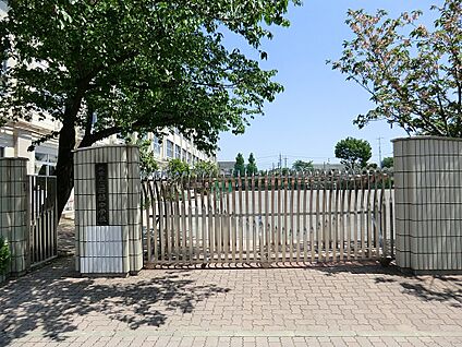 板橋区立西台中学校 700m