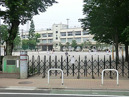 練馬区立大泉第三小学校 620m