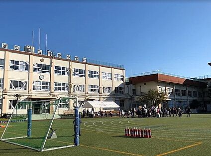 足立区立寺地小学校 300m(4分)