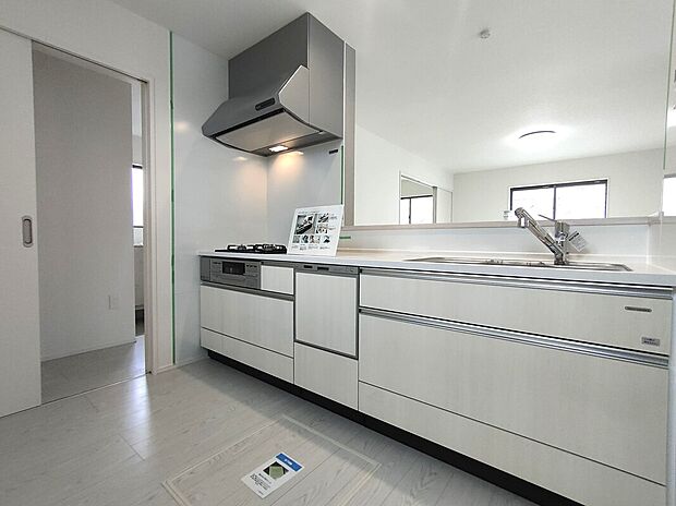 【キッチン】リビングのお子様を見守りながらお料理ができる対面キッチン♪