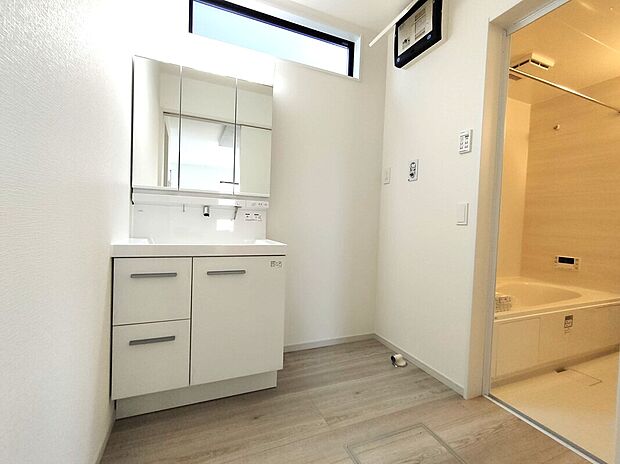 【洗面スペース】収納力と機能性に優れたお手入れラクラク洗面化粧台♪