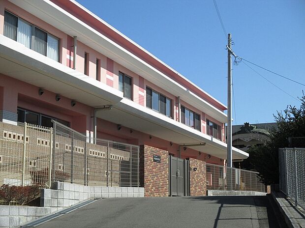 双葉保育園(約218m)