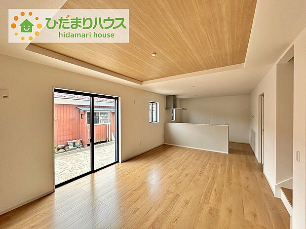 【リビング】お子様が元気に遊べる広々としたリビングです。