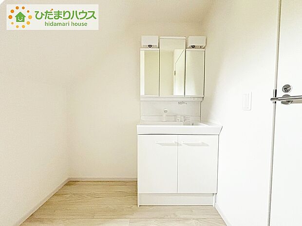 【独立洗面所】《2号棟》シンプルで使い勝手の良い独立洗面台!