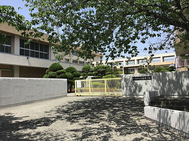 高積中学校(約2,200m)