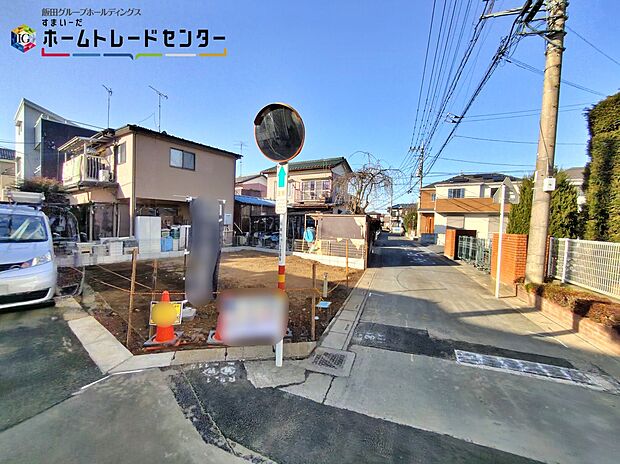 前面道路を含む外観写真