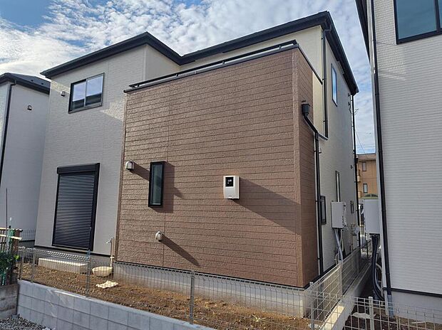 9号棟外観
気になった物件すぐにご見学対応させていただきます♪平日・お仕事帰りなど、いつでもご案内可能です♪周辺環境と併せて、実際に現地をご確認ください♪