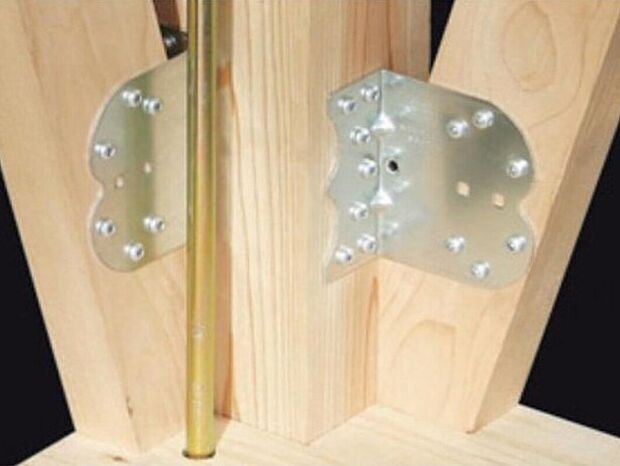 【見えない部分で耐震・耐久性を高める「耐震金物」】基礎・土台・柱など接合部ごとに適材適所な耐震金具を選び、構造体をしっかりと緊結します。表からは見えない部分にこだわることで、地震による揺れから建物のゆがみや倒壊を防ぎ、住まい全体の耐久性を高めています。