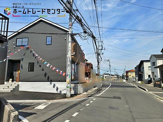 【現地外観写真】一戸建ての大きなメリットは、「自分の土地」を自由に使えること。好きなペットが飼えるほか、ガーデニングやＤＩＹ、車やバイクの手入れなど様々な趣味を楽しめます♪
