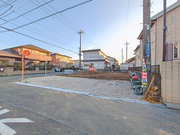 【現地外観写真】住宅性能評価で耐震等級３（最高等級）を取得！お客様を守る大切な住宅だからこそ、第三者の検査を受けて安心して住んでいただける住宅をご案内させて頂きます。その頑丈さを、ぜひ現地にてご体感くださいませ。