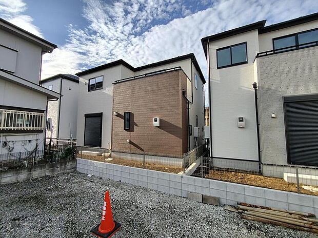 【現地外観写真】住宅性能評価で耐震等級３（最高等級）を取得！お客様を守る大切な住宅だからこそ、第三者の検査を受けて安心して住んでいただける住宅をご案内させて頂きます。その頑丈さを、ご体感を♪