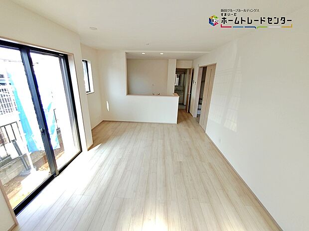 【LDK】ゆとりある空間で開放感があるリビングです♪採光にも優れていて過ごしていて気持ちのいいリビングです！ゆったりとした家族のお時間を。
