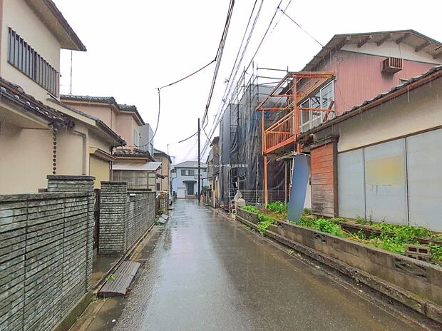 【前面道路含む現地写真】ひとたび扉を開けばそこに待っているのは上質な空間とマイホームでの新生活をイメージさせる優雅なひととき。「この家なら…」ではなく「ここに住みたい♪」と思う感動をお届けいたします。
