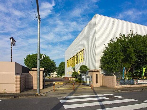 鶴ヶ島市立新町小学校（約750m）