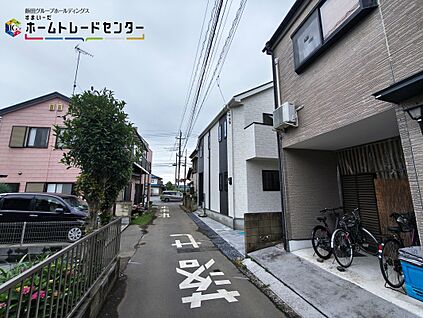 前面道路を含む外観写真