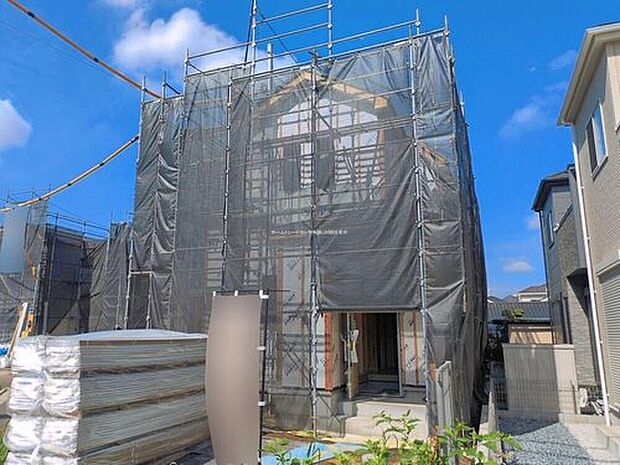 【現地外観写真】住宅性能評価で耐震等級３（最高等級）を取得！お客様を守る大切な住宅だからこそ、第三者の検査を受けて安心して住んでいただける住宅をご案内させて頂きます。その頑丈さを、ぜひ現地にてご体感くださいませ。