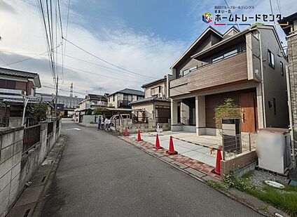 前面道路含む外観写真