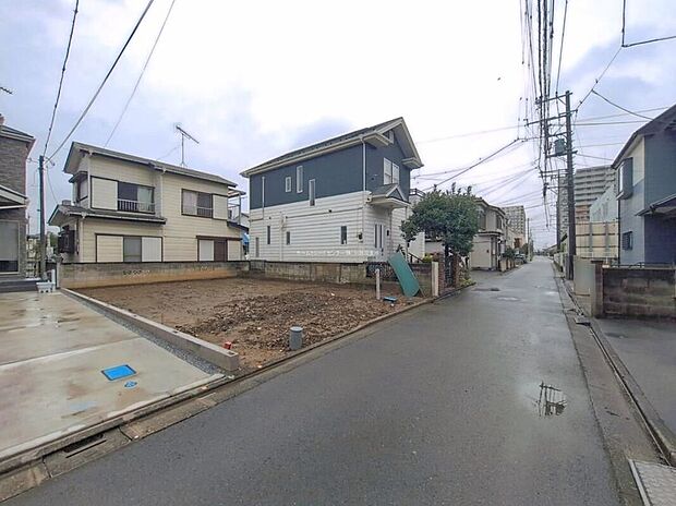 【前面道路含む現地写真】ひとたび扉を開けばそこに待っているのは上質な空間とマイホームでの新生活をイメージさせる優雅なひととき。「この家なら…」ではなく「ここに住みたい♪」と思う感動をお届けいたします。