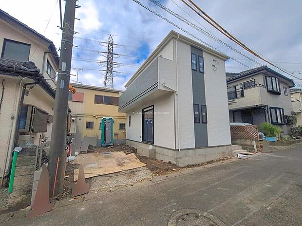 【現地外観写真】住宅性能評価で耐震等級３（最高等級）を取得！お客様を守る大切な住宅だからこそ、第三者の検査を受けて快適にお住まいいただける住宅をご案内させていただきます。その頑丈さを、ぜひ現地にてご体感くださいませ。
