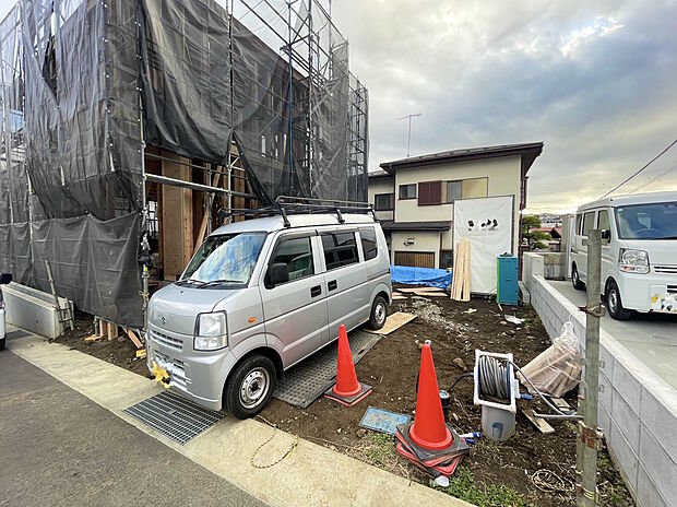 毎日の暮らしに嬉しい並列駐車スペースをしっかり確保。