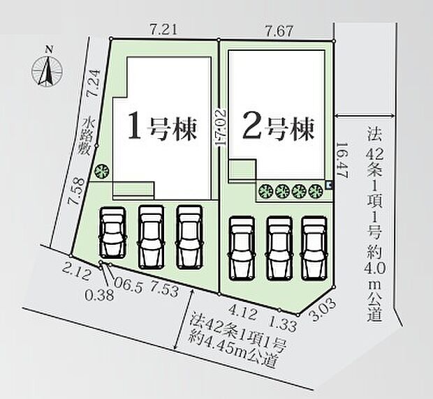 カースペースは車種により3台駐車が可能です。