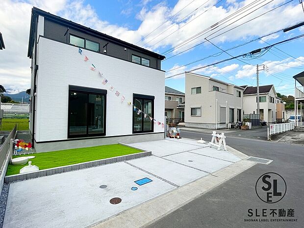 【外観】1号棟 【駐車2台可】ＬＤＫ18帖/南向きで陽当たり良好なワイドバルコニーのある4ＬＤＫ新築戸建です。