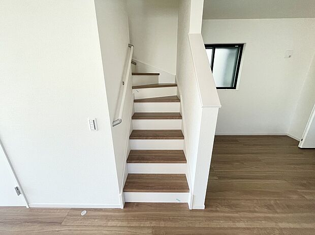 【リビング】4号棟　リビングイン階段は家族のコミュニケーションが増えます◎