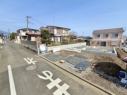 前面道路を含む外観