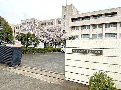 伊勢原市立中沢中学校 約2,100m
