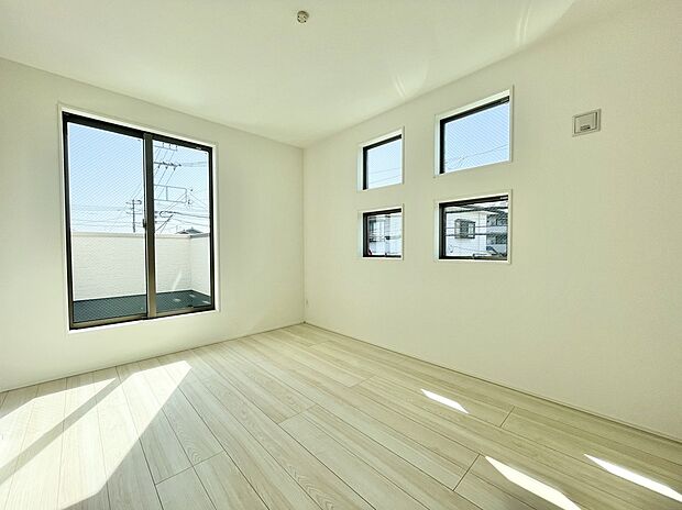 【リビング以外の居室】6号棟 書斎やテレワークスペースとしても活躍する便利な個室。