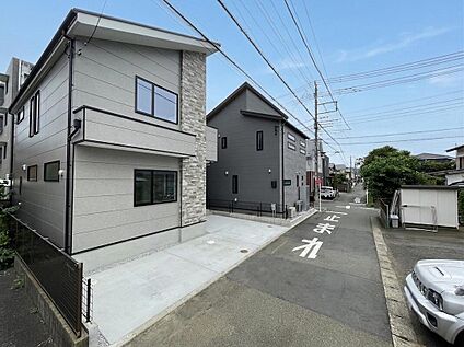 前面道路含む外観